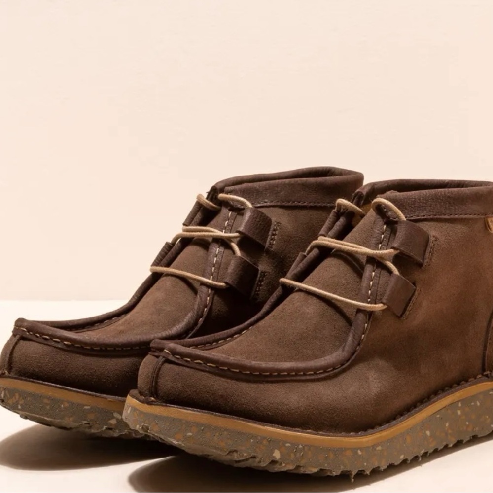 Men's Brown suede chukka Boots El Naturalista 8.5/9 new in box